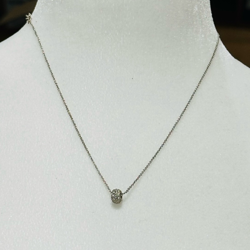 Silver pendant necklace